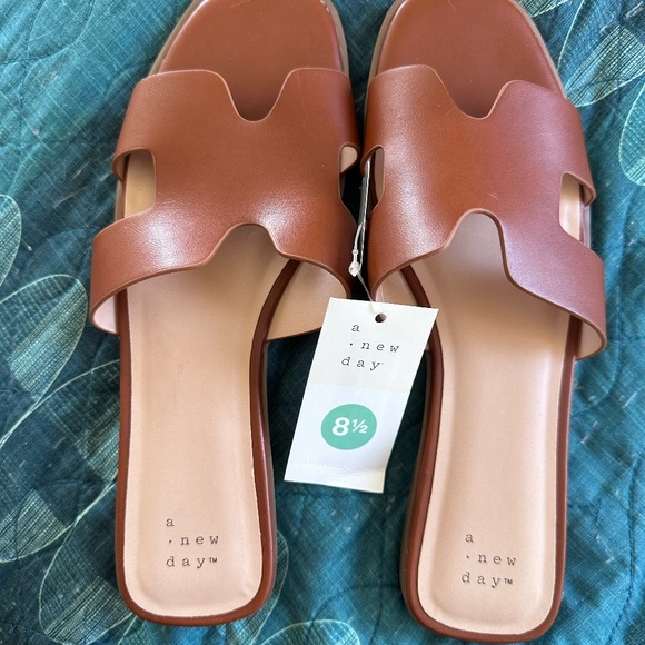 AND slides/slip-on sandals (W8.5)--NWT - Picture 3 of 4